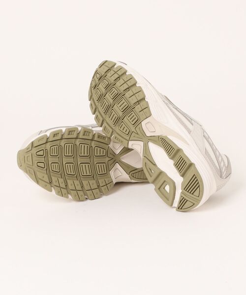 NIKE(ナイキ)の「NIKE ナイキ WMNS INITIATOR レディーススニーカー ランニングシューズ(ウィメンズイニシエーター) 394053-107 チョーク/ニュートラルオリーブ/クリーム2(スニーカー・レディース・ベージュ・23.0cm/23.5cm/24.0cm/24.5cm/25.0cm/22.5cm)」の3枚目の写真