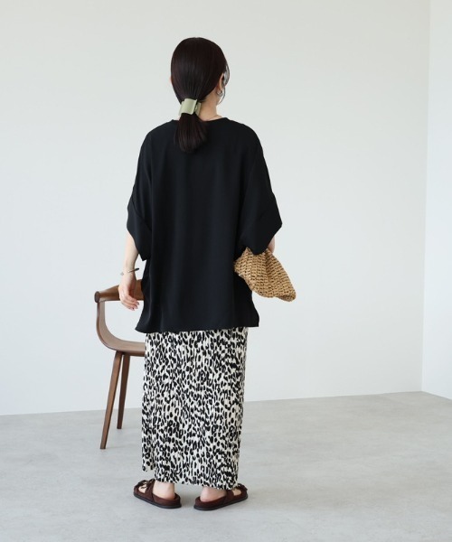 zena(ジェナ)の「【接触冷感】ジョーゼットワイドTeeブラウス(シャツ/ブラウス・レディース・オフホワイト/ブラック・FREE)」の14枚目の写真