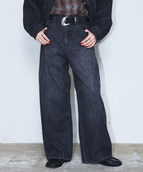 PAGEBOY(ページボーイ)の「カーブラインコクーンデニム【セットアップ対応】(デニムパンツ・レディース・ブルー/ブラック/ブラウン・MEDIUM/SMALL)」の1枚目の写真