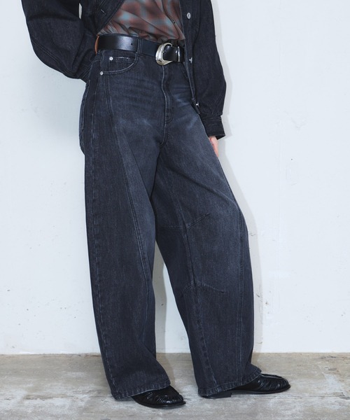 PAGEBOY(ページボーイ)の「カーブラインコクーンデニム【セットアップ対応】(デニムパンツ・レディース・ブルー/ブラック/ブラウン・MEDIUM/SMALL)」の15枚目の写真
