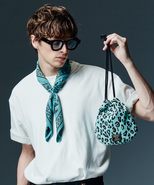 glamb(グラム)の「Leopard Drawstring Bag / レオパードドローストリングバッグ(ハンドバッグ・メンズ・ミント/ホワイト/パープル・FREE)」の4枚目の写真