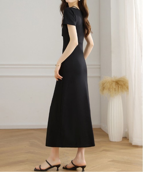 ＆soiree（アンドソワレ）の「デザインネッククロスデザイン半袖ワンピース（ワンピース・レディース・ブラック・SMALL/MEDIUM/LARGE/X-LARGE）」の6枚目の写真