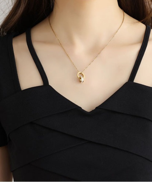 ＆soiree（アンドソワレ）の「デザインネッククロスデザイン半袖ワンピース（ワンピース・レディース・ブラック・SMALL/MEDIUM/LARGE/X-LARGE）」の2枚目の写真