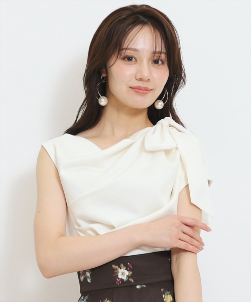 WILLSELECTION（ウィルセレクション）の「リボンショルダードレープカットトップス（Tシャツ/カットソー・レディース・オフホワイト/ブラック/グレー/ブラウン・FREE）」の2枚目の写真