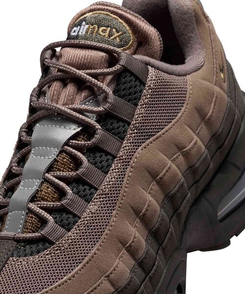 NIKE(ナイキ)の「ナイキ エア マックス 95 ビッグバブル "OG" メンズシューズ / Nike Air Max 95 Big Bubble "OG" Men's Shoes HM4740-200 Mink Brown(スニーカー・メンズ・ブラウン系その他・26/26.5/27/27.5/25.5/28/28.5/29/25/24.5/30/29.5/24)」の3枚目の写真