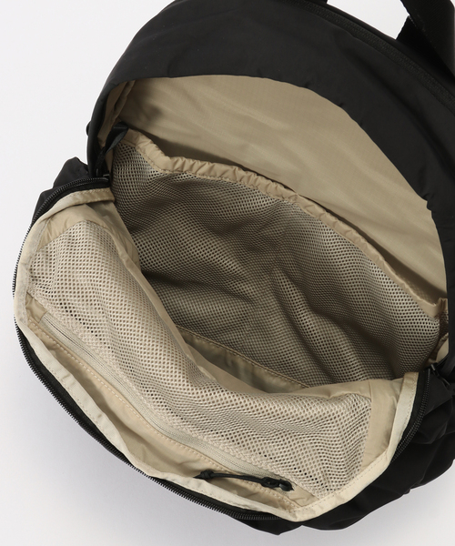 THE NORTH FACE(ザノースフェイス)の「【THE NORTH FACE/ ザノースフェイス】 Ficus Pack(クラッチバッグ・レディース・ブラック/アイボリー・FREE)」の9枚目の写真