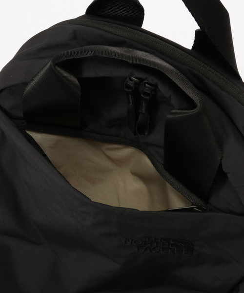 THE NORTH FACE(ザノースフェイス)の「【THE NORTH FACE/ ザノースフェイス】 Ficus Pack(クラッチバッグ・レディース・ブラック/アイボリー・FREE)」の15枚目の写真