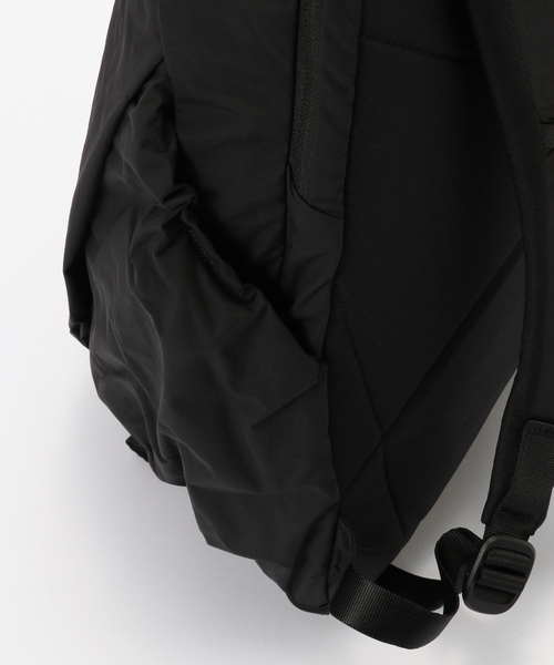 THE NORTH FACE(ザノースフェイス)の「【THE NORTH FACE/ ザノースフェイス】 Ficus Pack(クラッチバッグ・レディース・ブラック/アイボリー・FREE)」の21枚目の写真
