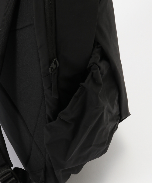 THE NORTH FACE(ザノースフェイス)の「【THE NORTH FACE/ ザノースフェイス】 Ficus Pack(クラッチバッグ・レディース・ブラック/アイボリー・FREE)」の22枚目の写真