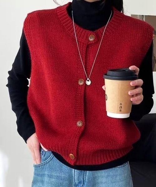 Beststore(ベストストア)の「【こなれ感演出】前開き ウッドボタン ニットベスト (全8色)(ベスト・レディース・ネイビー/ブルー/グリーン/アイボリー/グレー/レッド/ライトイエロー/パープル・FREE)」の1枚目の写真