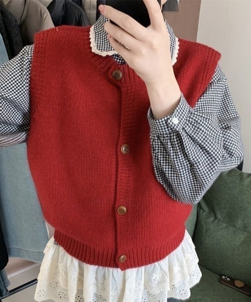 Beststore(ベストストア)の「【こなれ感演出】前開き ウッドボタン ニットベスト (全8色)(ベスト・レディース・ネイビー/ブルー/グリーン/アイボリー/グレー/レッド/ライトイエロー/パープル・FREE)」の15枚目の写真