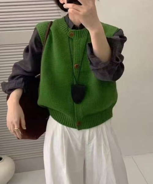 Beststore(ベストストア)の「【こなれ感演出】前開き ウッドボタン ニットベスト (全8色)(ベスト・レディース・ネイビー/ブルー/グリーン/アイボリー/グレー/レッド/ライトイエロー/パープル・FREE)」の19枚目の写真