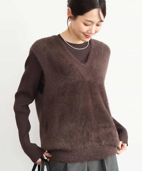 MK MICHEL KLEIN（エムケーミッシェルクラン）の「[洗える]シャギーベスト×ハイゲージリブニット アンサンブル（ベスト・レディース・ライトブルー/ブラウン/グレイッシュベージュ・38）」の9枚目の写真