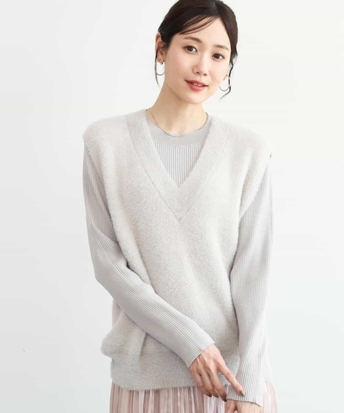 MK MICHEL KLEIN（エムケーミッシェルクラン）の「[洗える]シャギーベスト×ハイゲージリブニット アンサンブル（ベスト・レディース・ライトブルー/ブラウン/グレイッシュベージュ・38）」の4枚目の写真