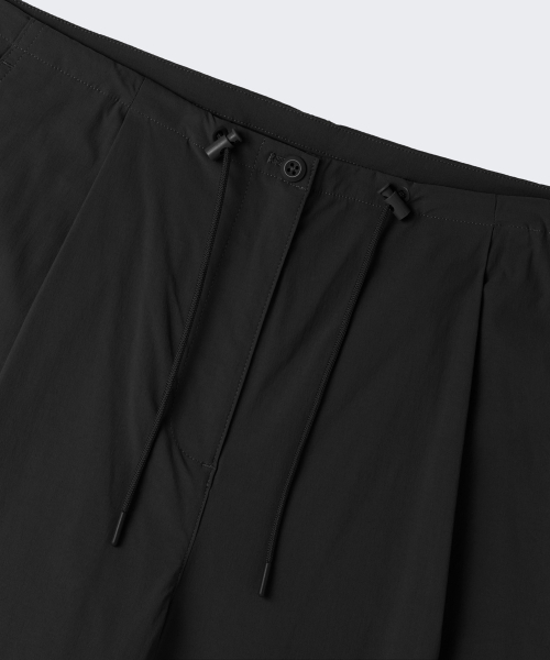 MUSINSA STANDARD WOMAN（ムシンサスタンダードウーマン）の「ウィメンズバルーンパラシュートパンツ[ブラック]（スウェットパンツ・レディース・その他・24/26/28/30）」の4枚目の写真