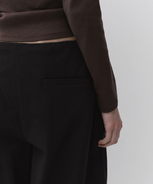 MUSINSA STANDARD WOMAN（ムシンサスタンダードウーマン）の「ウィメンズバルーンパラシュートパンツ[ブラック]（スウェットパンツ・レディース・その他・24/26/28/30）」の6枚目の写真
