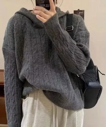フード付きケーブルニット