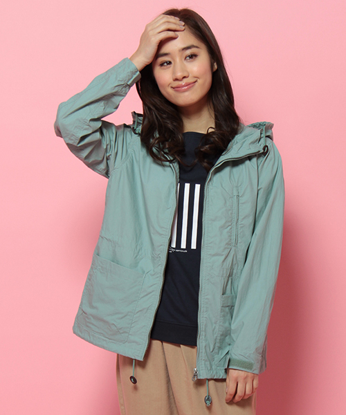 LBC（エルビーシー）の「ファミリーライン UNISEX コットンタイプライターマウンテンパーカー（マウンテンパーカー・レディース・ブラック/グリーン系その他/ブルー・LARGE/MEDIUM/SMALL）」の3枚目の写真