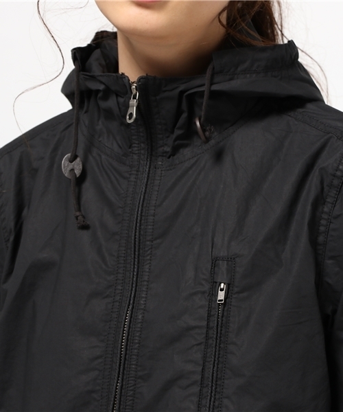 LBC（エルビーシー）の「ファミリーライン UNISEX コットンタイプライターマウンテンパーカー（マウンテンパーカー・レディース・ブラック/グリーン系その他/ブルー・LARGE/MEDIUM/SMALL）」の13枚目の写真