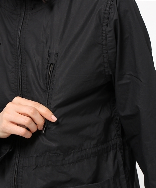 LBC（エルビーシー）の「ファミリーライン UNISEX コットンタイプライターマウンテンパーカー（マウンテンパーカー・レディース・ブラック/グリーン系その他/ブルー・LARGE/MEDIUM/SMALL）」の5枚目の写真