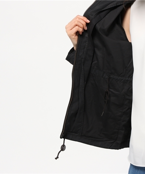 LBC（エルビーシー）の「ファミリーライン UNISEX コットンタイプライターマウンテンパーカー（マウンテンパーカー・レディース・ブラック/グリーン系その他/ブルー・LARGE/MEDIUM/SMALL）」の7枚目の写真