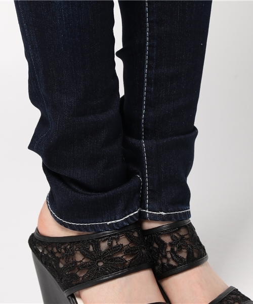 MOUSSY（マウジー）の「POWDER SKINNY（デニムパンツ・レディース・ダークブルー/ライトブルー・27inch/25inch/24inch/23inch/26inch）」の7枚目の写真