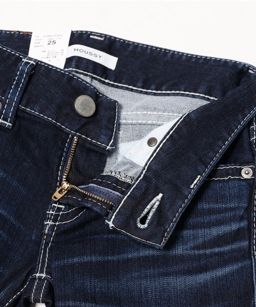 MOUSSY（マウジー）の「POWDER SKINNY（デニムパンツ・レディース・ダークブルー/ライトブルー・27inch/25inch/24inch/23inch/26inch）」の9枚目の写真