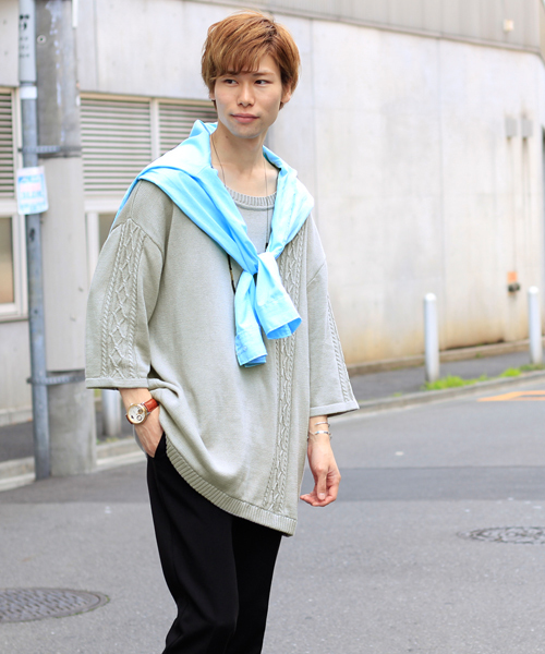 MONO-MART(モノマート)の「ビッグシルエットラインケーブル編みニット cotton100%(quarter sleeve)(ニット/セーター・メンズ・ベージュ/ライトグレー/ダークネイビー/オフホワイト・FREE)」の9枚目の写真