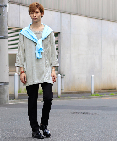 MONO-MART(モノマート)の「ビッグシルエットラインケーブル編みニット cotton100%(quarter sleeve)(ニット/セーター・メンズ・ベージュ/ライトグレー/ダークネイビー/オフホワイト・FREE)」の10枚目の写真