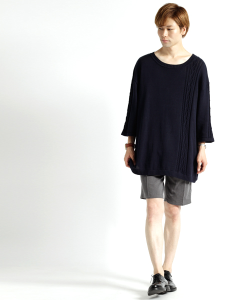 MONO-MART(モノマート)の「ビッグシルエットラインケーブル編みニット cotton100%(quarter sleeve)(ニット/セーター・メンズ・ベージュ/ライトグレー/ダークネイビー/オフホワイト・FREE)」の20枚目の写真