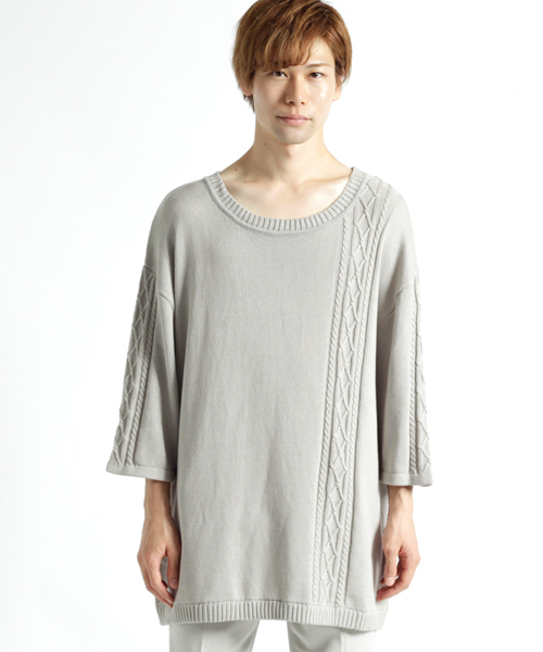 MONO-MART(モノマート)の「ビッグシルエットラインケーブル編みニット cotton100%(quarter sleeve)(ニット/セーター・メンズ・ベージュ/ライトグレー/ダークネイビー/オフホワイト・FREE)」の21枚目の写真