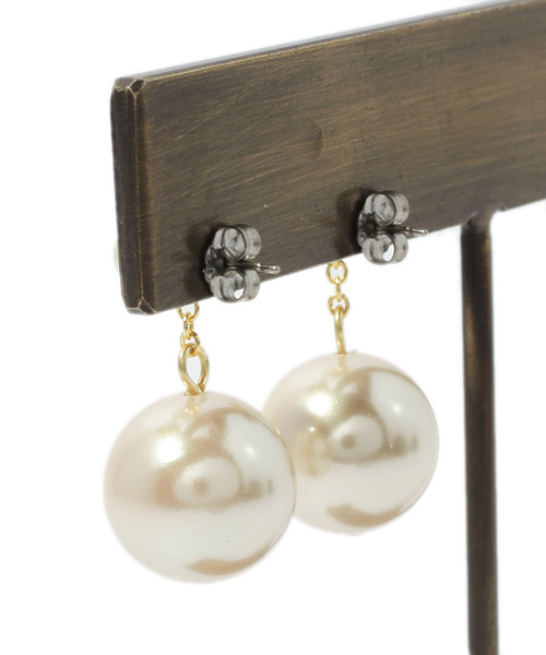 Demi-Luxe BEAMS(デミルクス ビームス)の「Demi-Luxe BEAMS / BIGパール ピアス(ピアス(両耳用)・レディース・その他1・ONE SIZE)」の2枚目の写真