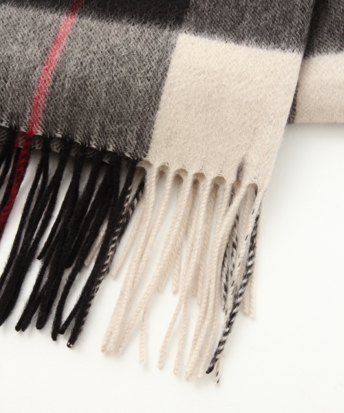 A part by（アパートバイ）の「カシミヤウールチェックストール　 763211 （ストール/ショール・レディース・ホワイト/ブラック/ネイビー/グリーン/ブラック系その他・FREE）」の7枚目の写真