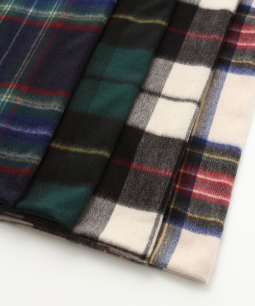 A part by（アパートバイ）の「カシミヤウールチェックストール　 763211 （ストール/ショール・レディース・ホワイト/ブラック/ネイビー/グリーン/ブラック系その他・FREE）」の8枚目の写真