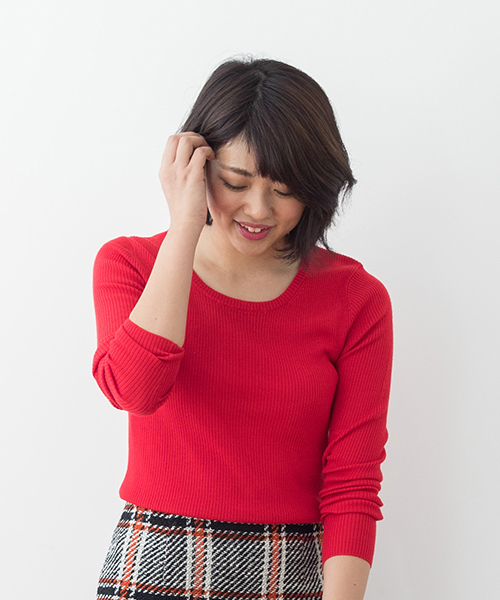 NATURAL BEAUTY BASIC(ナチュラルビューティーベーシック)の「【VERY 10月号掲載】100%ウールリブラウンドネックニット(ニット/セーター・レディース・ブラック/オフホワイト/レッド/グレー/ホワイト系その他・MEDIUM)」の1枚目の写真