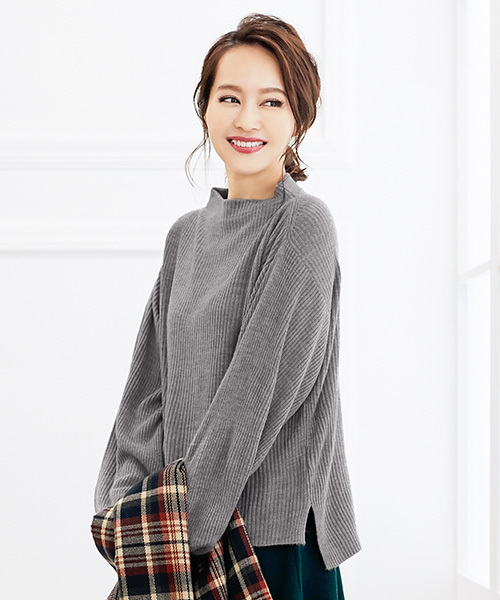 KOBE LETTUCE（コウベレタス）の「ゆったりシルエでふんわりフェミニンstyle！選べる[ハイネック/Vネック]バルーン袖コンシャス☆リブニットトップス/レディースセーター/長袖[C2780]神戸レタス（ニット/セーター・レディース・ホワイト系その他/ブラック系その他/グレー系その他/ブラウン系その他/グリーン系その他/ブルー系その他/イエロー系その他/ピンク系その他/レッド系その他/ホワイト系その他2/ブラック系その他2/グレー系その他2/ブラウン系その他2/グリーン系その他2/ブルー系その他2/イエロー系その他2/ピンク系その他2/レッド系その他2/レッド系その他4/レッド系その他3/ブルー系その他3/パープル系その他/イエロー系その他4/ブルー系その他4/イエロー系その他3/パープル系その他2/グレー系その他3/グレー系その他4・FREE）」の6枚目の写真