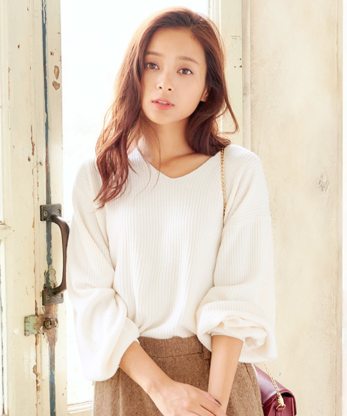 KOBE LETTUCE（コウベレタス）の「ゆったりシルエでふんわりフェミニンstyle！選べる[ハイネック/Vネック]バルーン袖コンシャス☆リブニットトップス/レディースセーター/長袖[C2780]神戸レタス（ニット/セーター・レディース・ホワイト系その他/ブラック系その他/グレー系その他/ブラウン系その他/グリーン系その他/ブルー系その他/イエロー系その他/ピンク系その他/レッド系その他/ホワイト系その他2/ブラック系その他2/グレー系その他2/ブラウン系その他2/グリーン系その他2/ブルー系その他2/イエロー系その他2/ピンク系その他2/レッド系その他2/レッド系その他4/レッド系その他3/ブルー系その他3/パープル系その他/イエロー系その他4/ブルー系その他4/イエロー系その他3/パープル系その他2/グレー系その他3/グレー系その他4・FREE）」の3枚目の写真