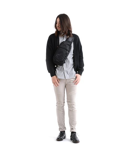 Manhattan Portage BLACK LABEL(マンハッタンポーテージ ブラックレーベル)の「BELT PKWY TWILL SLING CROSS BODY BAG(ボディバッグ/ウエストポーチ・メンズ・ブラック/ダークネイビー・SMALL)」の4枚目の写真