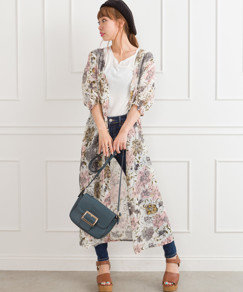 SpRay(スプレイ)の「5分袖花柄ガウン(カーディガン/ボレロ・レディース・ホワイト/ブラック/ネイビー・FREE)」の1枚目の写真