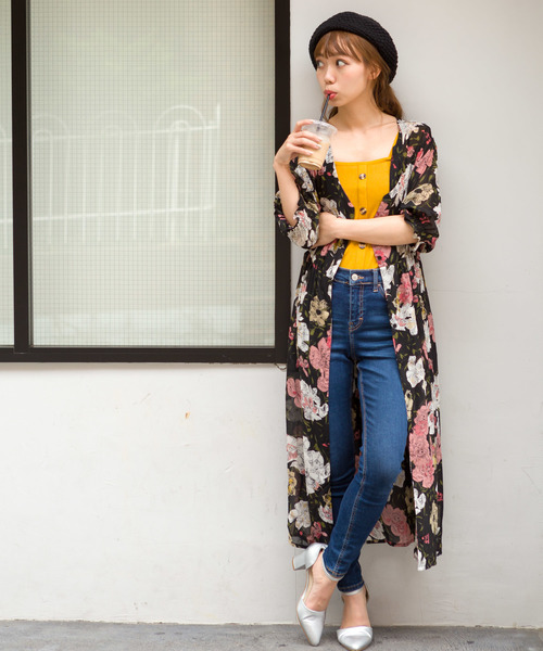 SpRay(スプレイ)の「5分袖花柄ガウン(カーディガン/ボレロ・レディース・ホワイト/ブラック/ネイビー・FREE)」の2枚目の写真