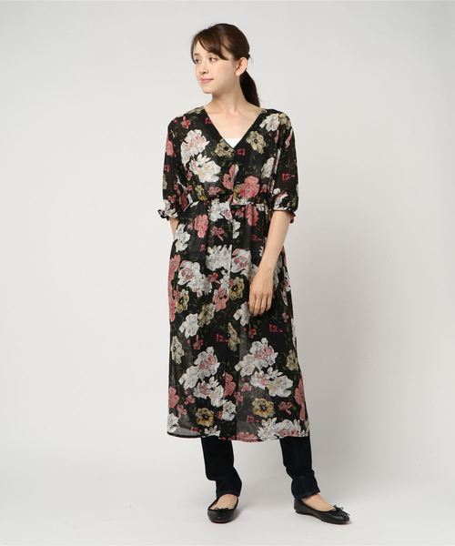 SpRay(スプレイ)の「5分袖花柄ガウン(カーディガン/ボレロ・レディース・ホワイト/ブラック/ネイビー・FREE)」の7枚目の写真