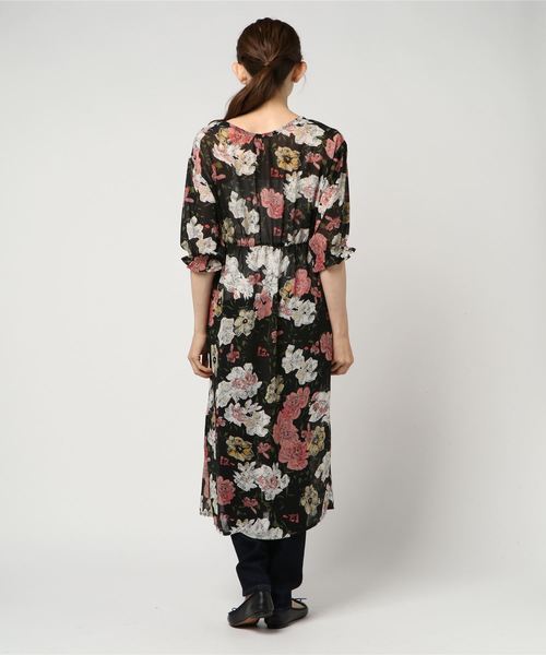 SpRay(スプレイ)の「5分袖花柄ガウン(カーディガン/ボレロ・レディース・ホワイト/ブラック/ネイビー・FREE)」の5枚目の写真