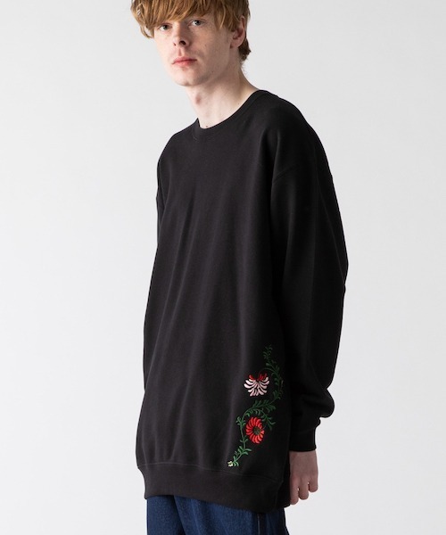 rehacer（レアセル）の「rehacer STAND : Flower Rose HW Sweat / フラワー ローズ ヘヴィーウエイト スウェット（スウェット・メンズ・ブラック/ネイビー/グレー/ブラック系その他5/ブラック系その他2/グレー系その他4/ブラック系その他4/グレー系その他3/グレー系その他5/グレー系その他2/ブラック系その他3/ブルー系その他3/ブルー系その他4/ブルー系その他5/パープル系その他4/ホワイト/ベージュ・SMALL/MEDIUM/LARGE/X-SMALL/X-LARGE）」の6枚目の写真