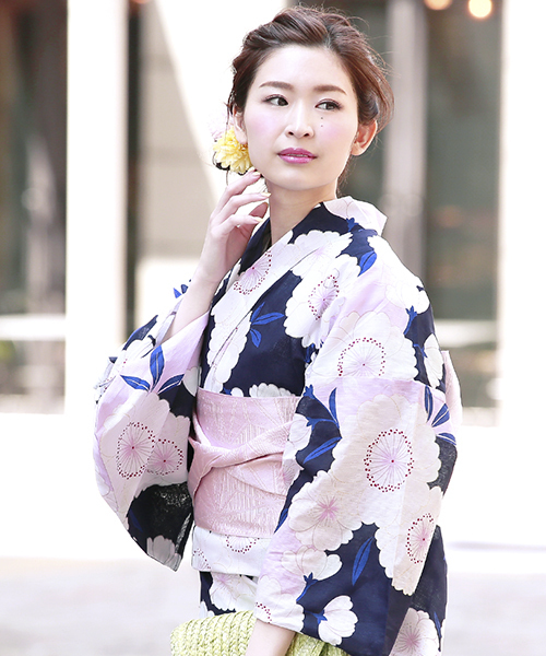 bonheur saisons（ボヌールセゾン）の「浴衣3点セット （浴衣＋帯＋下駄）「bonheur saisons/ボヌールセゾン」（浴衣・レディース・ライトベージュ/ホワイト系その他/ブルー系その他/ベージュ系その他2/ブルー系その他2/ホワイト系その他2/ホワイト系その他3/ベージュ系その他/グリーン系その他/グリーン系その他2・FREE）」の9枚目の写真