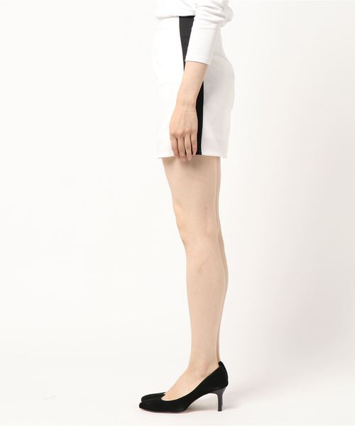 EMODA（エモダ）の「ＳＩＤＥ ＬＩＮＥ ＴＩＧＨＴ ＳＫ（Tシャツ/カットソー・レディース・ホワイト・SMALL）」の3枚目の写真