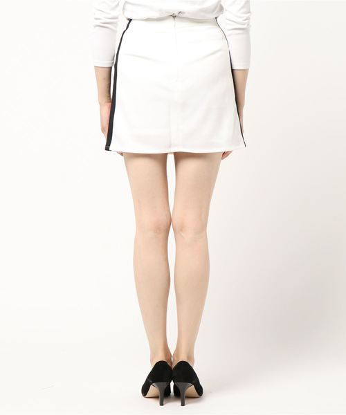 EMODA（エモダ）の「ＳＩＤＥ ＬＩＮＥ ＴＩＧＨＴ ＳＫ（Tシャツ/カットソー・レディース・ホワイト・SMALL）」の2枚目の写真