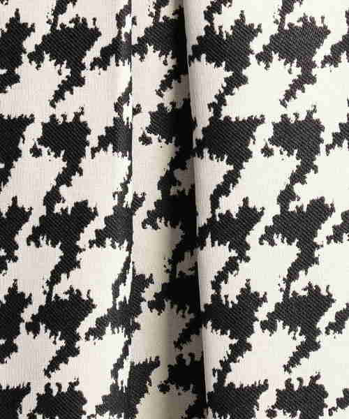 NARACAMICIE（ナラカミーチェ）の「ハウンドトゥースジャカードタックスカート（スカート・レディース・ホワイト/ネイビー・SMALL/MEDIUM/LARGE）」の15枚目の写真