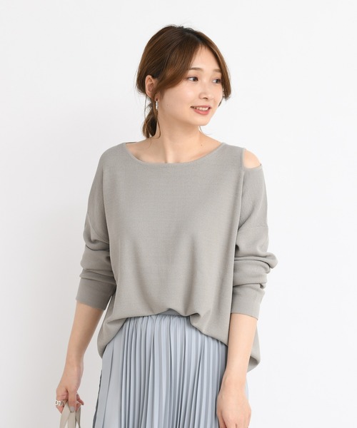 DouDou（ドゥドゥ）の「ショルダースリットプルオーバー（ニット/セーター・レディース・グレイッシュベージュ/グリーン/バイオレット・FREE）」の2枚目の写真
