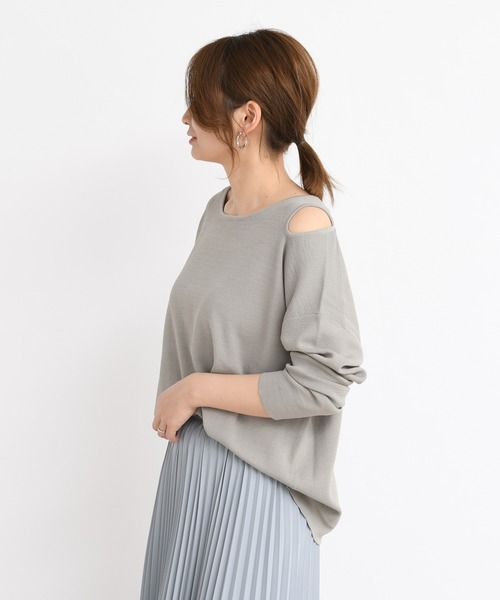 DouDou（ドゥドゥ）の「ショルダースリットプルオーバー（ニット/セーター・レディース・グレイッシュベージュ/グリーン/バイオレット・FREE）」の6枚目の写真