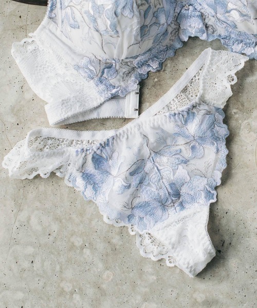 fran de lingerie（フランデランジェリー）の「Style Up Wireless -Bitter Sexy- スタイルアップワイヤレスビターセクシー コーディネートお揃いTバック（ショーツ・レディース・ターコイズブルー/レッド/シルバーグレー/ホワイト/ピンク/ブラック/ワイン/ブルー/ミント/イエロー/セージグリーン/ライトピンク/ネイビー/ブルー系その他3/ラベンダー/グリーン/クリーム/コーラルピンク/ダークグレー/ローズ/オフホワイト/ブルーパープル/サーモンピンク/モスグリーン/ホワイト系その他/グリーン系その他/ダークブルー・M/L）」の2枚目の写真